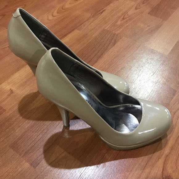 🤩LIKE NEW! Madden Girl | Nude Platform Heels 7.5 - Picture 6 of 9